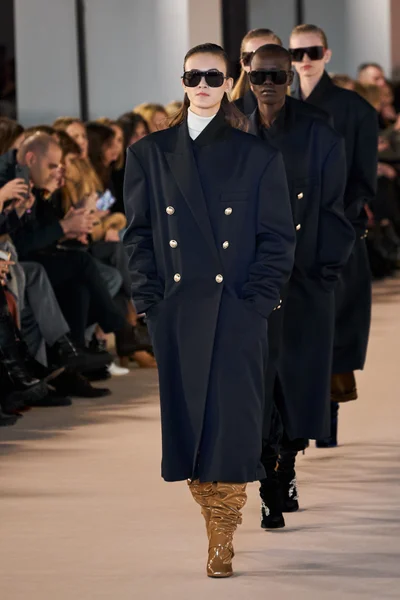 Look 3